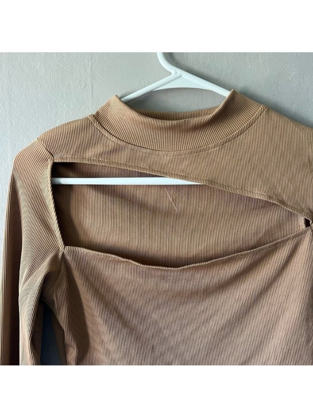 Tan Ribbed Long Sleeve Top With Asymmetric Cut Out Size Medium - Picture 5 of 6